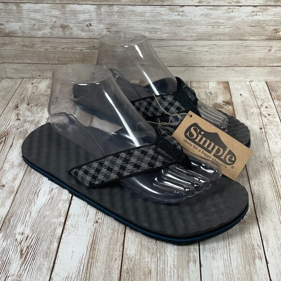 SIMPLE Men's 8 Flippee Plaid Charcoal Gray Black Flip Flop Thong Sandals NWT NEW - Picture 1 of 9